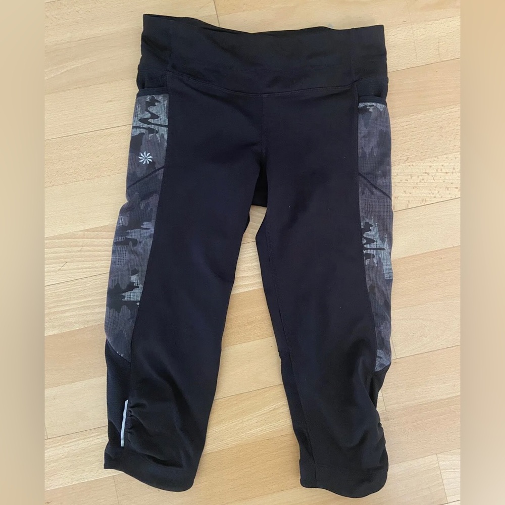 Athleta black capri cropped leggings size XS